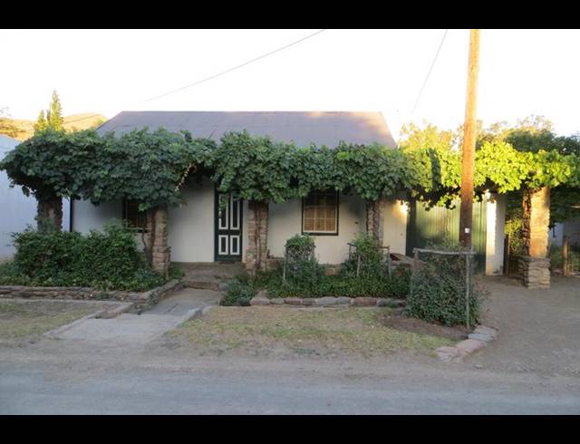 4 BEDROOM HOUSE FOR SALE IN NIEU BETHESDA